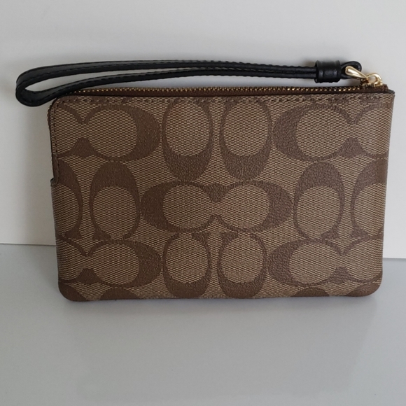 COACH • Corner Zip Wristlet Signature - Picture 3 of 7